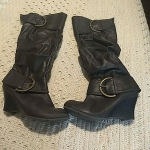 Wedge boots